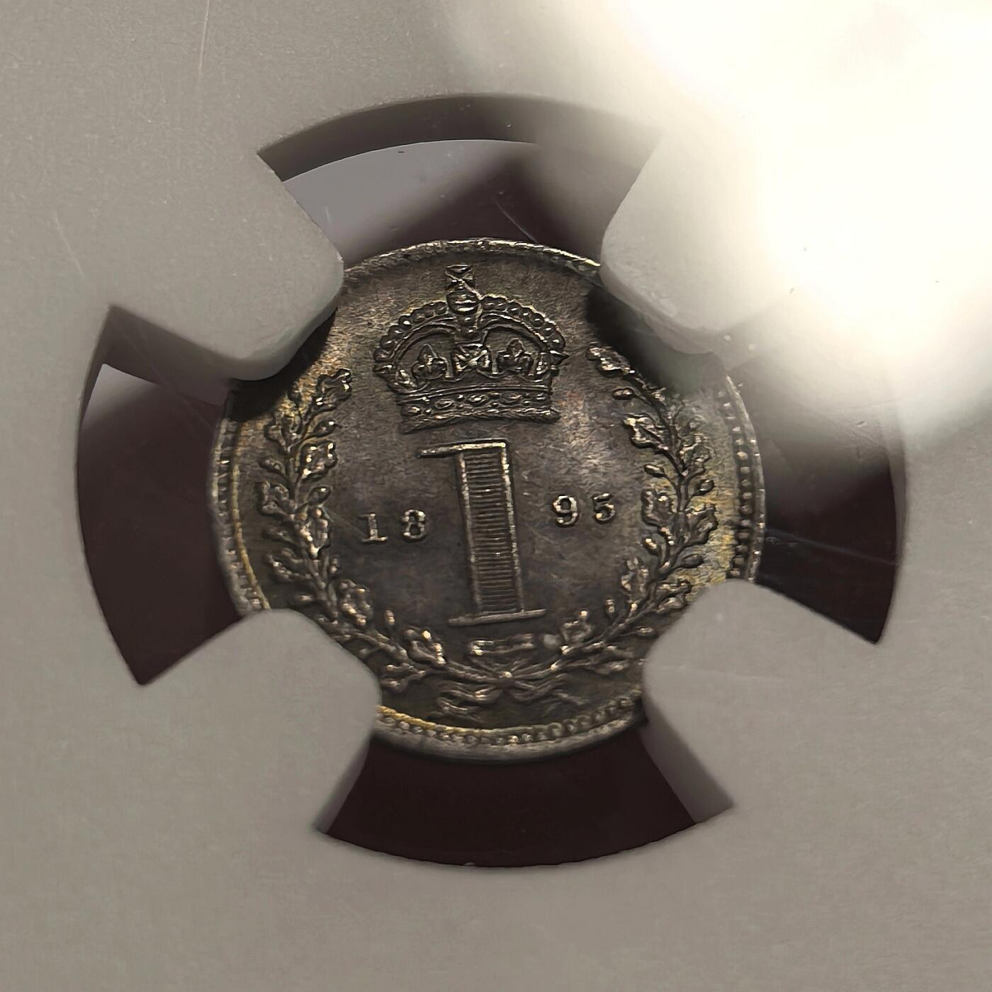 博洋堂世界钱币拍卖第135期（全场包邮）【请留意本场发货时间变化】 NGC MS66 英国1895维多利亚披纱濯足一便士，环五彩包浆，细节锐利，濯足很少单枚出现，66的高分更是难得，上面仅有6枚67和1枚68，套币常常出现瘸腿分，这枚是凑套补充的不二之选