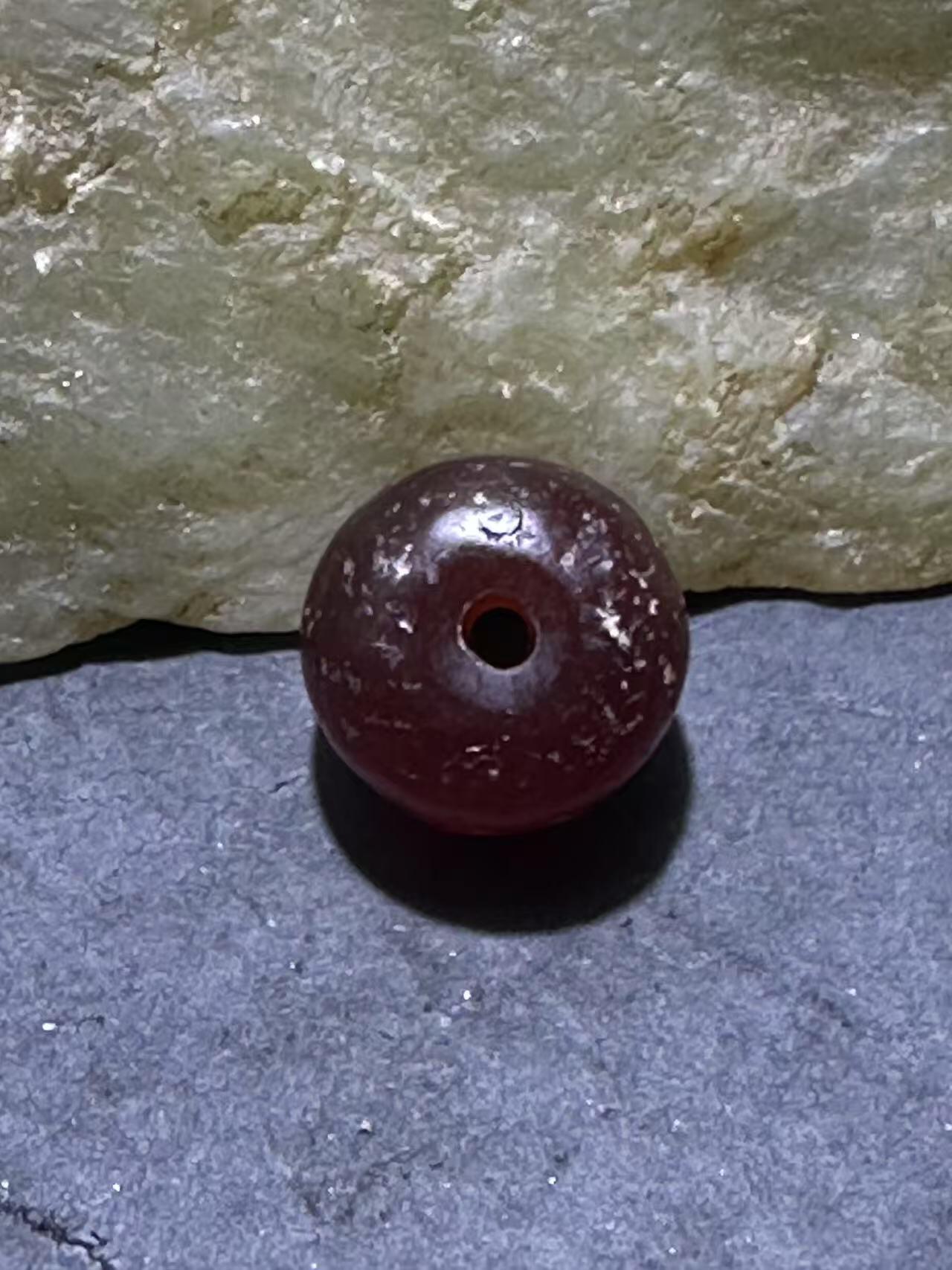精美高玉化风化纹酒红玛瑙老形桶珠一颗，