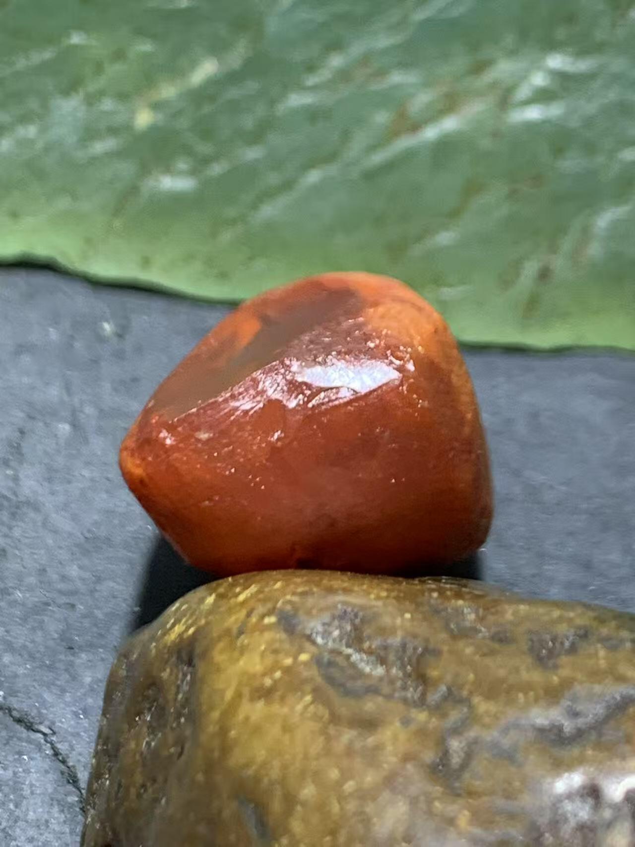 精美冰飘柿子红南红玛瑙明料原石一颗