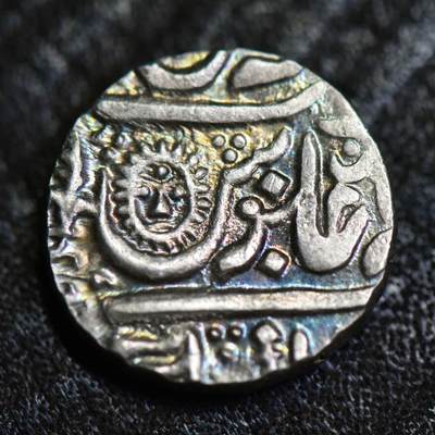 【良泉】第37期【直播场】9月4日晚19.30点开拍！ 160组，西方古代钱币、丝路金银铜件专场 - 【彩光】11.23克，公元1772-1806年【印度土邦】“太阳脸”印多尔邦，1卢比银币