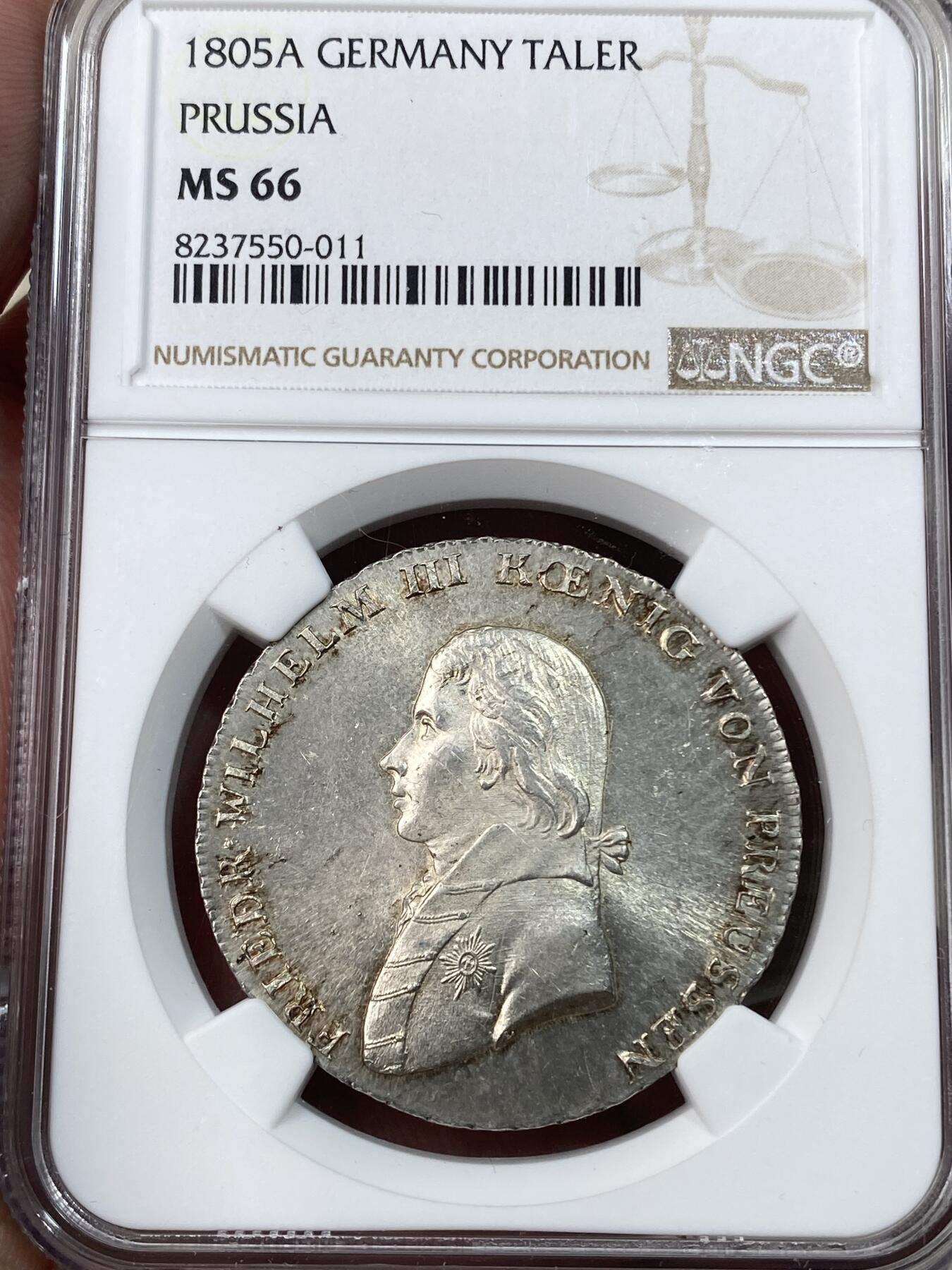 万国钱币拍卖第051期 NGC MS66 1805年德国普鲁士威廉三世野人护盾泰勒 普鲁士名品 NGC唯一冠军分 登顶神品级别 两百多年老泰勒达到66分的难度可想而知 全深打肉眼无暇GEM品质 均匀德系淡彩环绕 所见打制最最清晰者高点封神 绝对的永恒收藏级品质