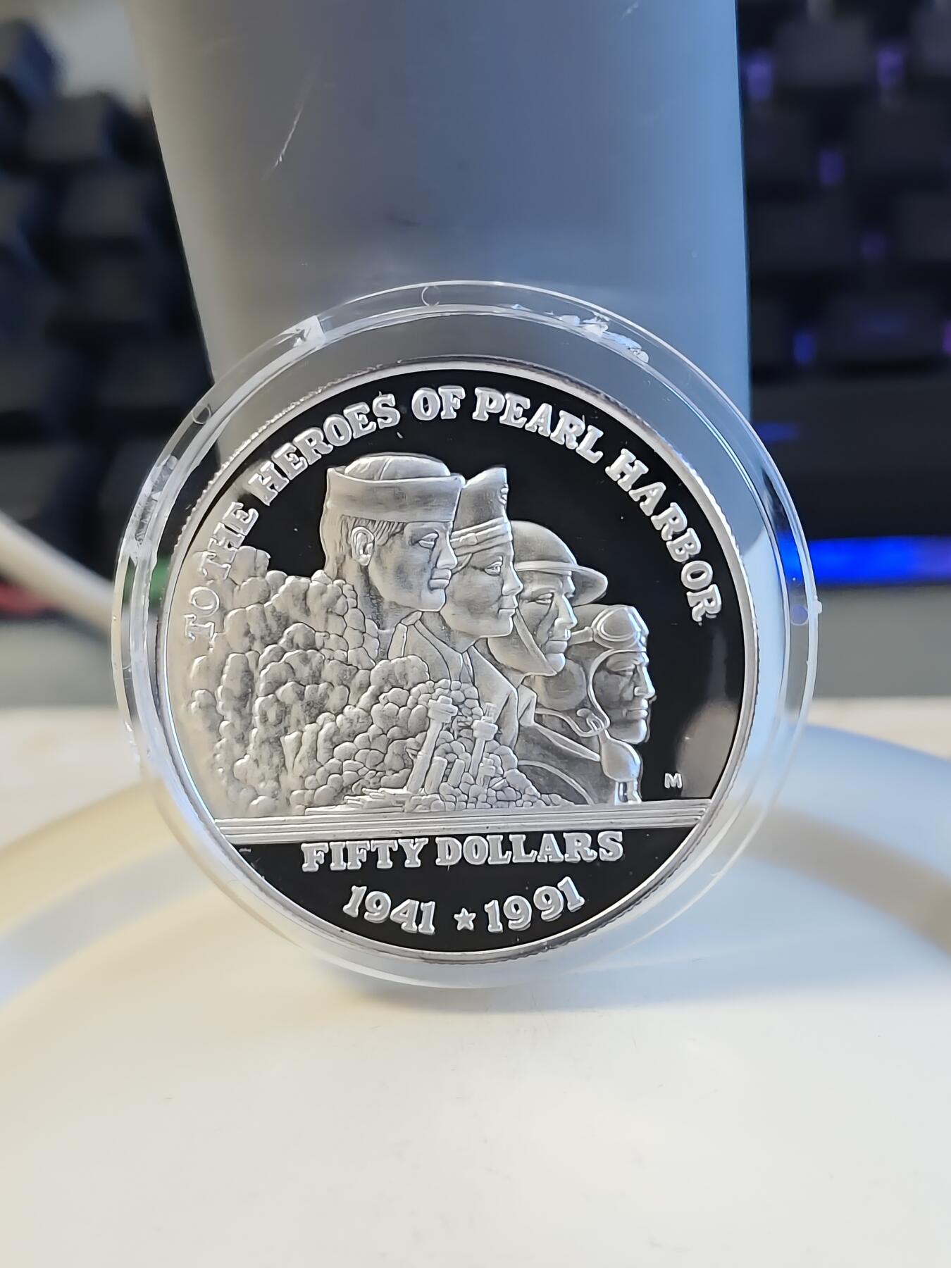 第171期拍卖【长期征集拍品】 马绍尔-1991年二战偷袭珍珠港50周年精制纪念银币,999银，发行50000枚，塑料盒有破
