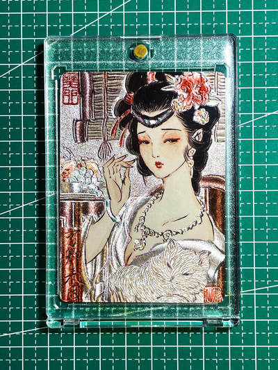 显眼宝28期【关注参拍有赠卡】 - 彫仙红楼 手绘粗闪系列 可卿春困  散配1张 粗闪工艺 63*88 