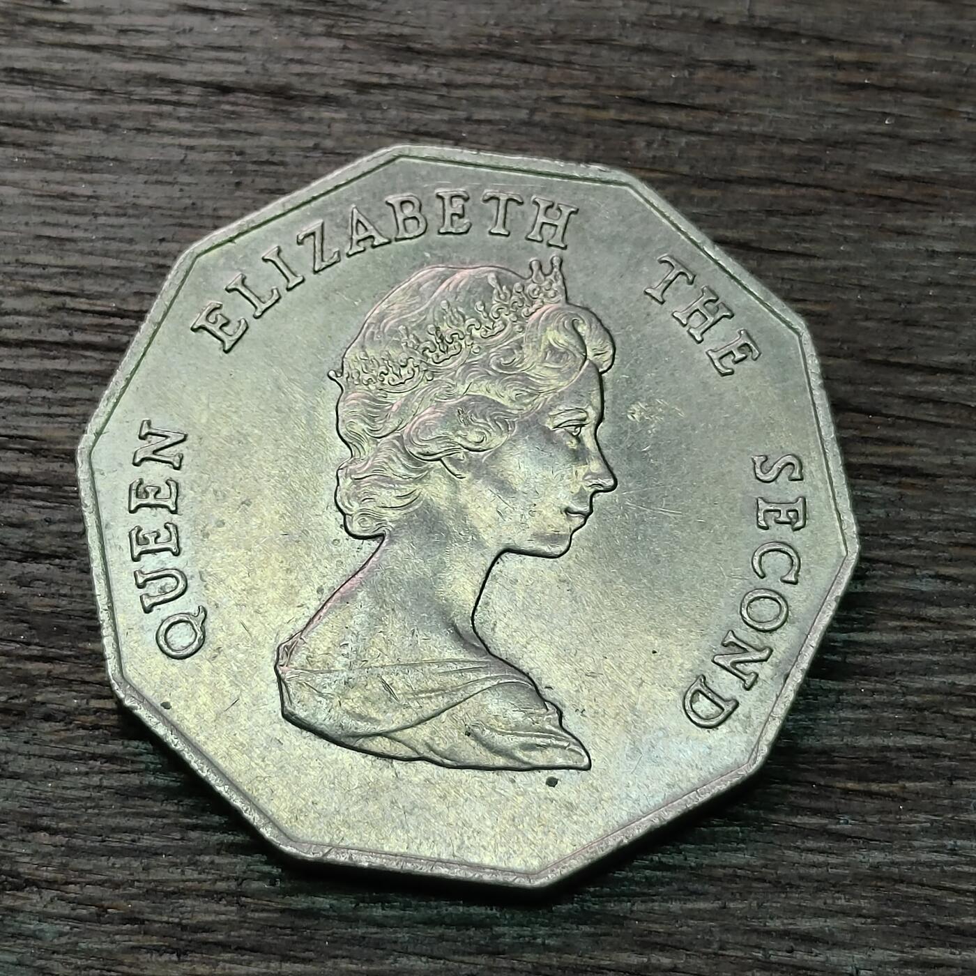 【铜匠收藏】★第128场★散币场，无佣金，30包邮。不满30元，支付5元运费。《接受代拍 代送NGC评级》 东加勒比 1989年 1元 伊二 十边型