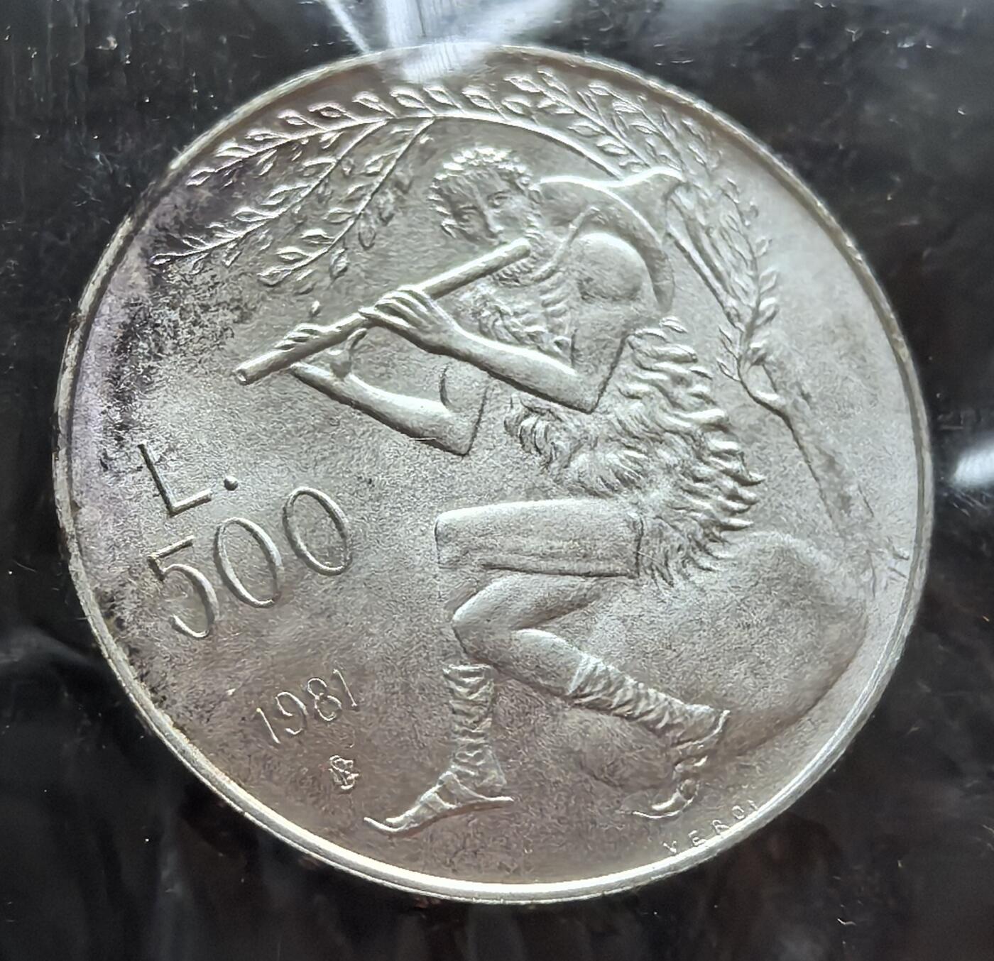 苏联纪念币及克朗币，周六晚上九点倒数截拍，满百包邮，可寄存半年，喜欢朋友微信扫描二维码可直接参拍