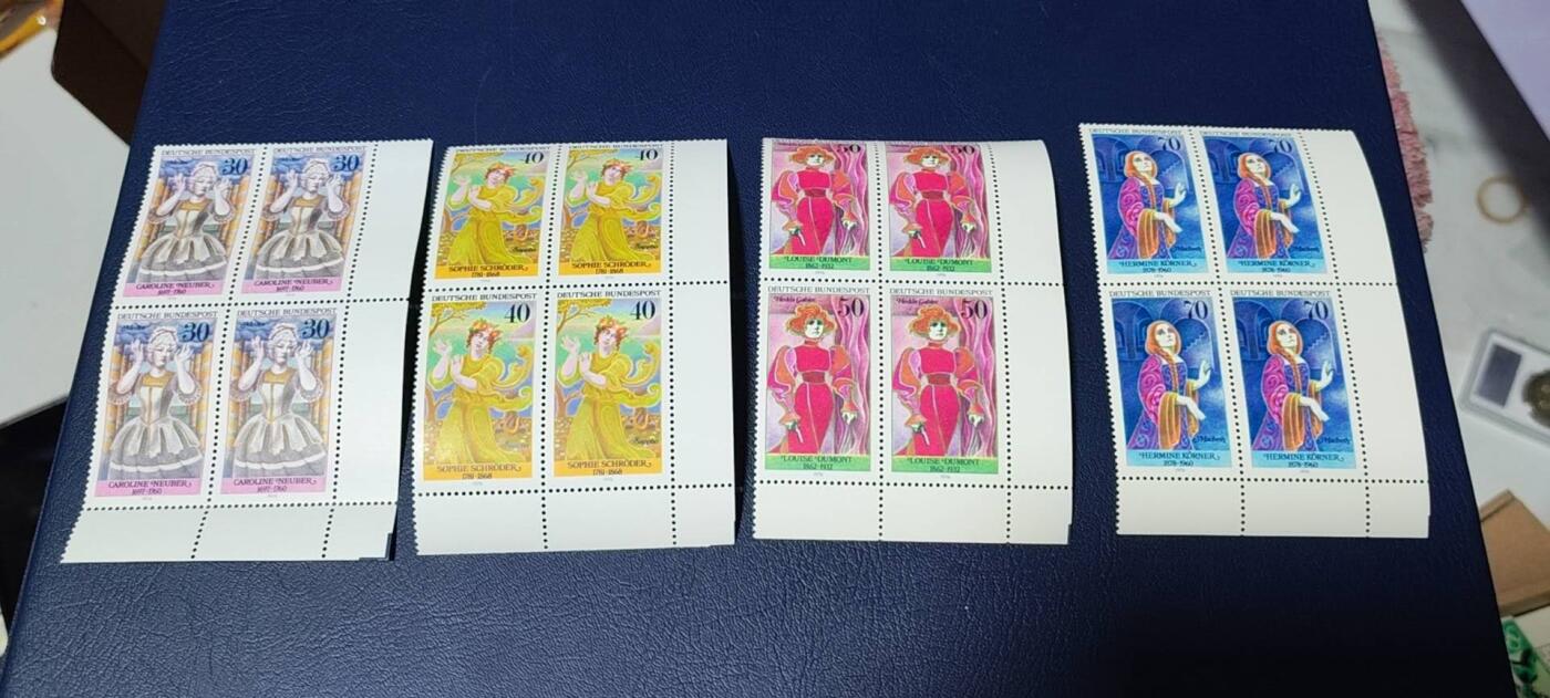 德国邮票专场，都是四方联🔥套票🔥 德国邮票四方联一套，1976年发行，  著名歌剧女演员  苏菲  施罗德4全，品相如图