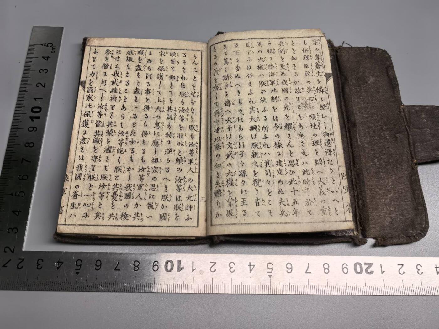 小驴勋章奖章收藏8月16日星期六晚18点拍卖（有偿代拍送拍规则在简介最后，店主微信码在最后一拍品，参拍须阅读规则后再参拍，关系到运费包装发货时效真假辨别等关键信息，送拍规则在介绍最后面）