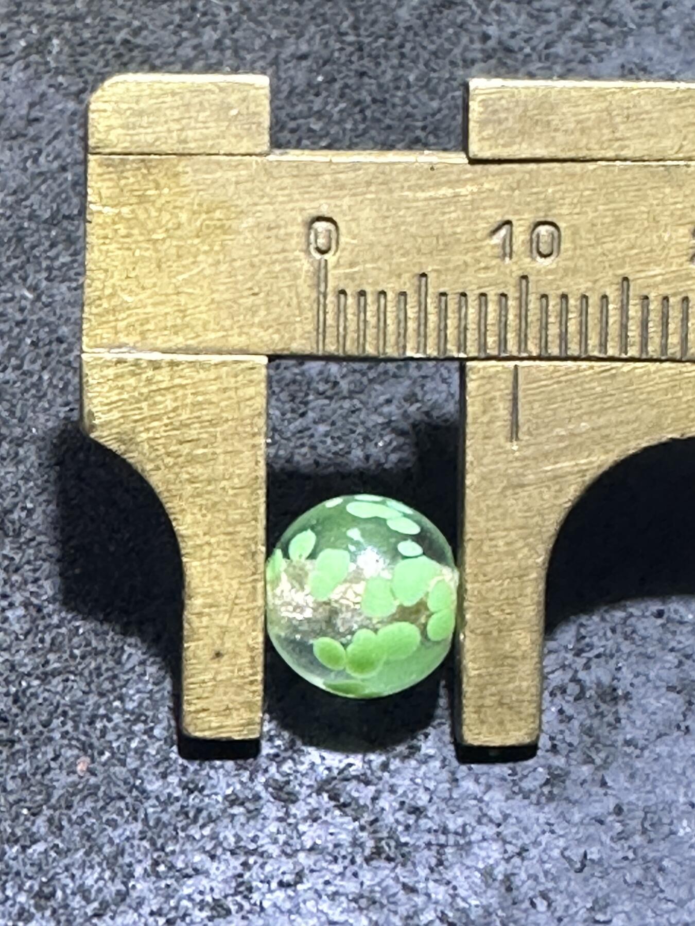 建国前后库存仿白水晶蘸花工艺琉璃苹果珠一颗