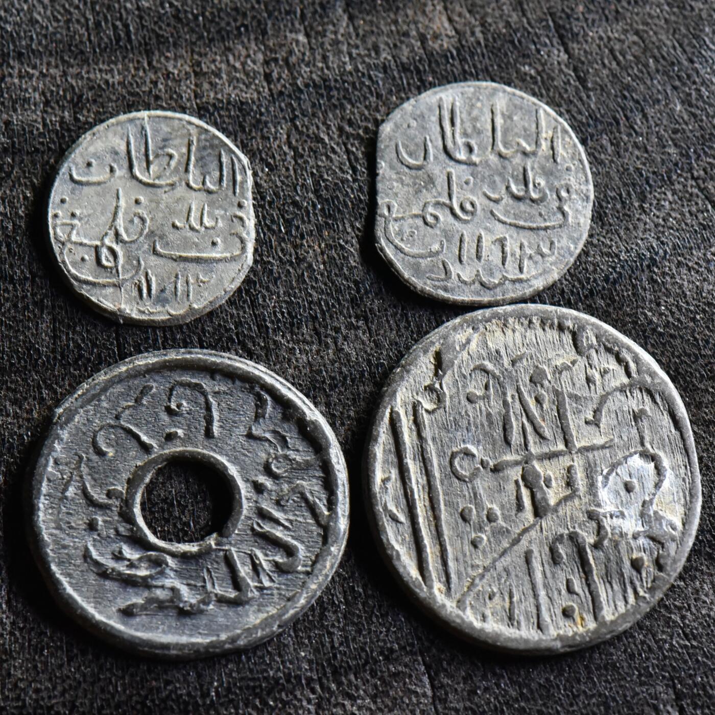 【良泉】第37期【直播场】9月4日晚19.30点开拍！ 160组，西方古代钱币、丝路金银铜件专场 17-18世纪【海上丝绸之路】东南亚锡钱4枚一组，总重3.08克
