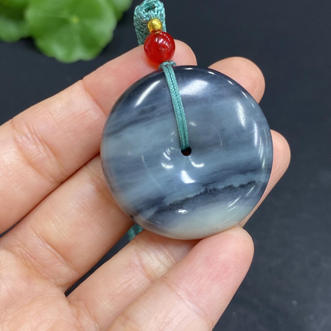 新疆和田玉青花籽料平安扣吊坠
