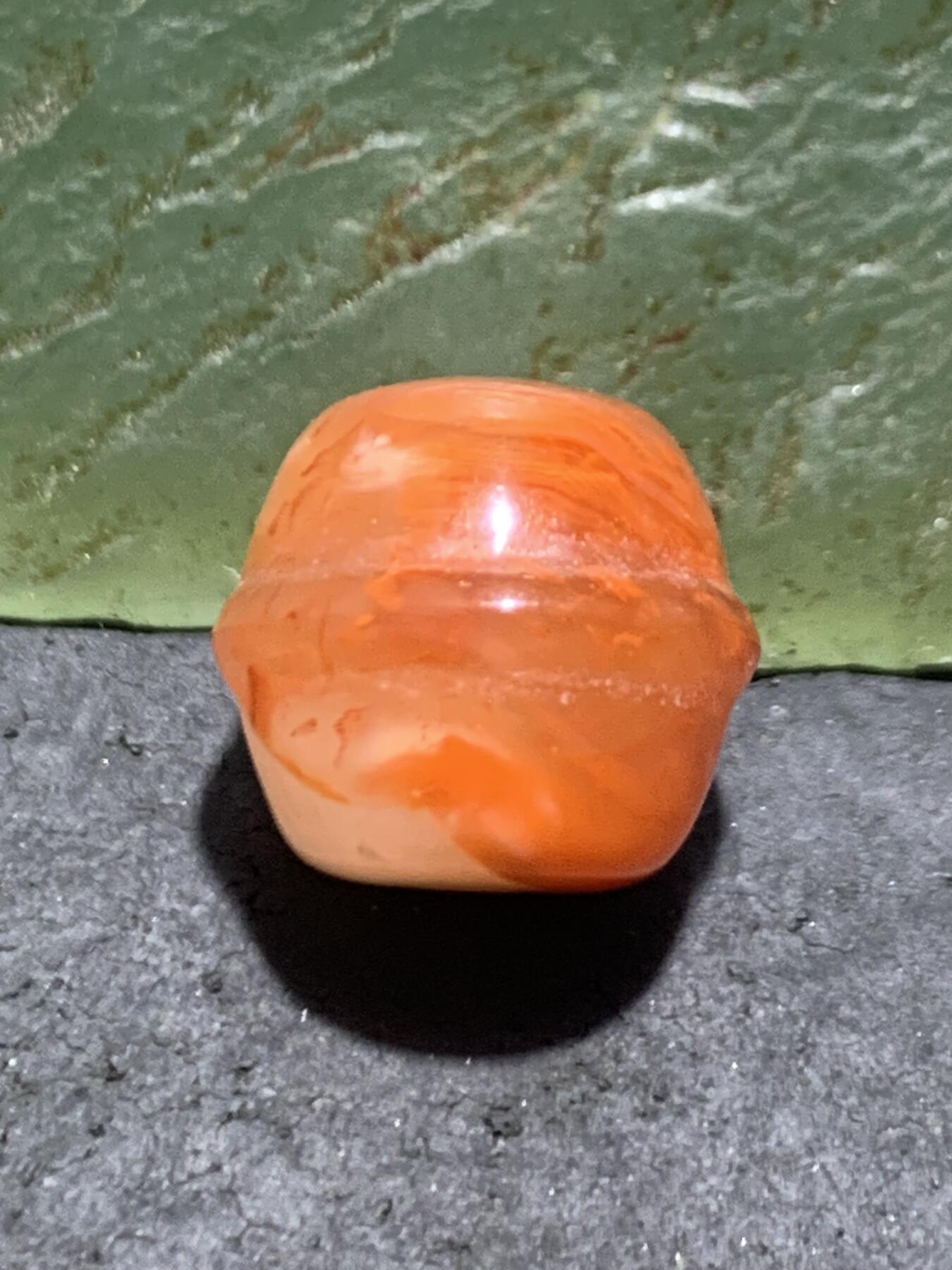 川料冰飘红白南红玛瑙铃铛珠一个，