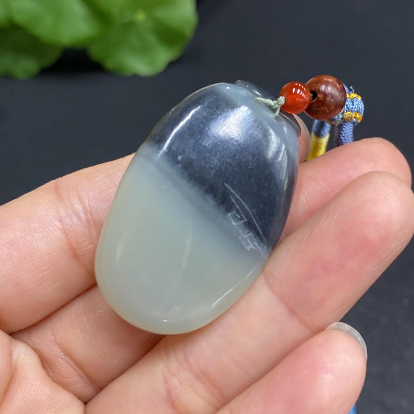 新疆和田玉青花籽料莲花吊坠
