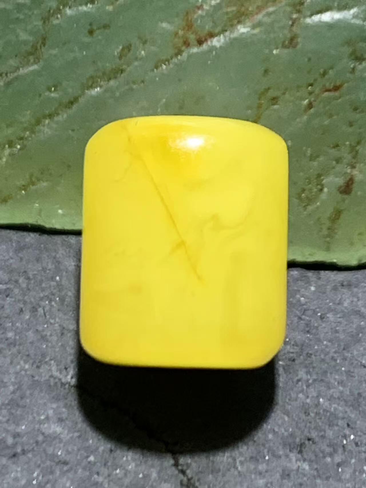 天然乌克兰原矿蜜蜡随形桶珠一颗！，