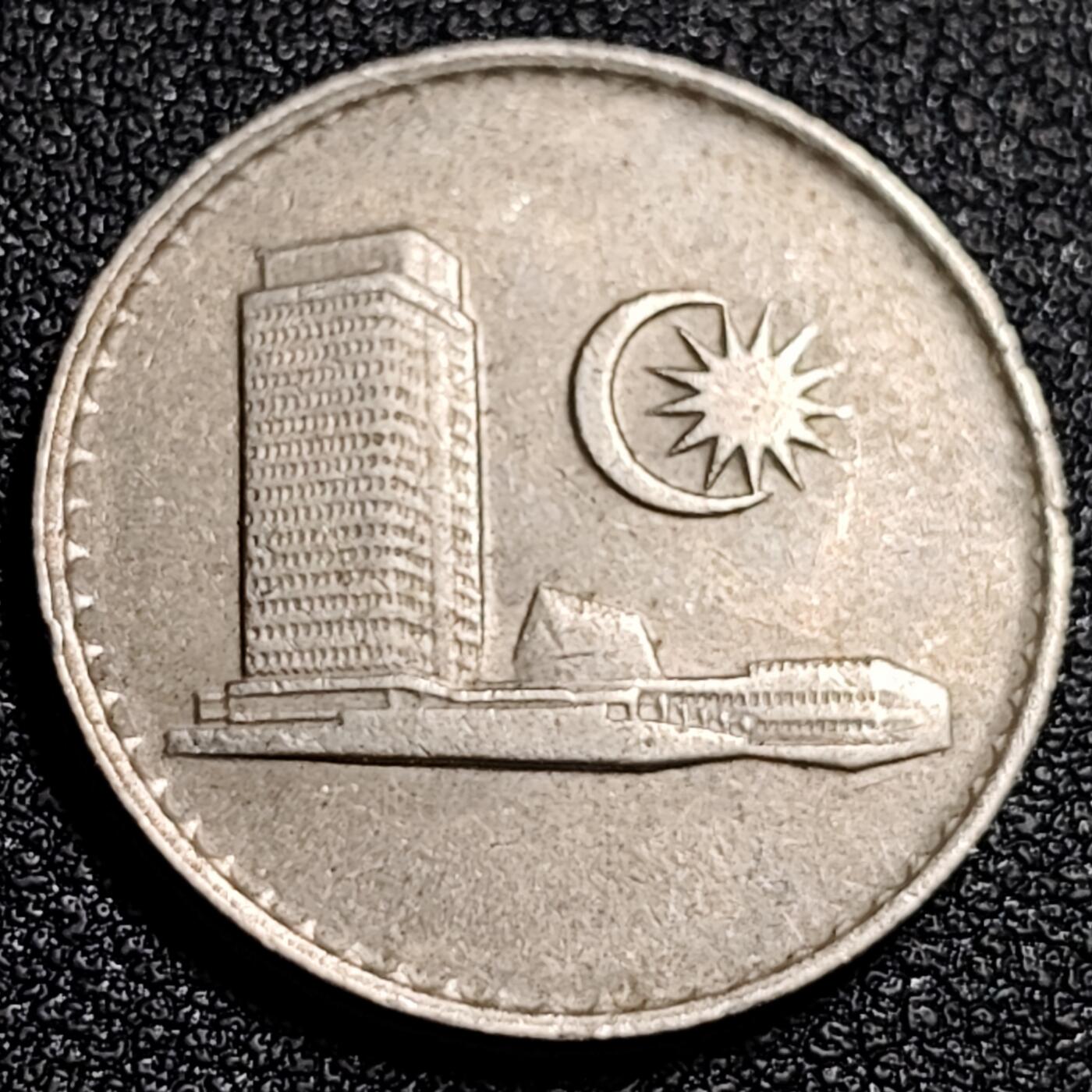 泉币菌-第87场-散币乐园场 马来西亚1988年20仙 大厦版 铜镍币 23.6mm