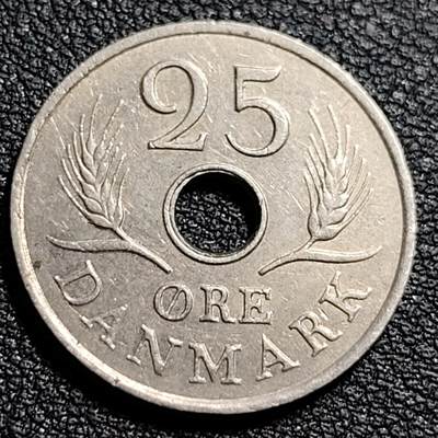 泉币菌-第88场-散币乐园场 - 丹麦1967年25欧尔中孔镍币 玛格丽特二世花押 