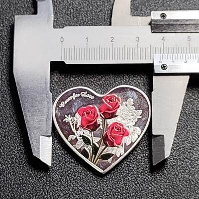 泉币菌-第90场-散币乐园场 纪念品 银色 爱心玫瑰 心形  直径如图 厚2.8mm 纪念章