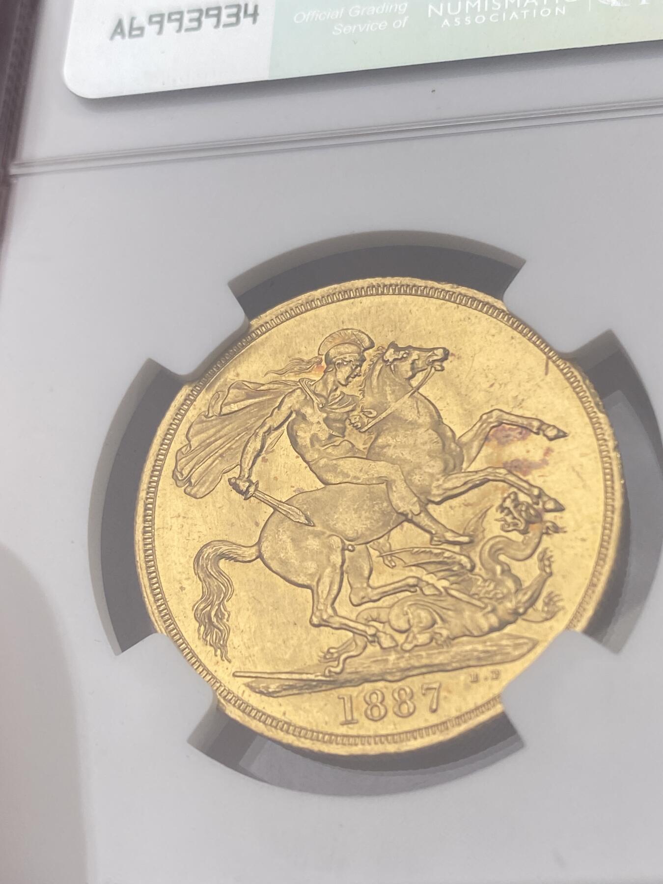 万国钱币拍卖第051期 NGC MS63 1887年英国维多利亚女王高冠2镑金币 超经典品种 系列第二大面值 黄金浮雕转光好状态 15.98g 917金