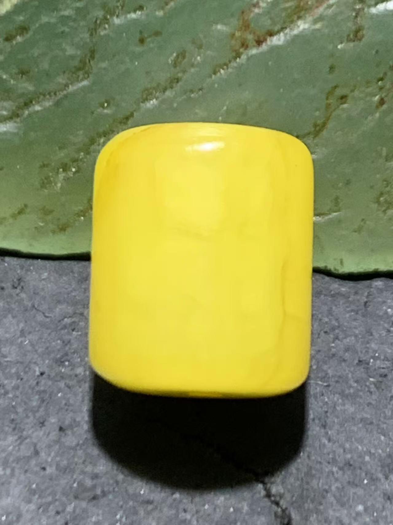 天然乌克兰原矿蜜蜡随形桶珠一颗！，