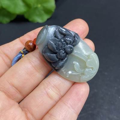 新疆和田玉青花籽料莲花吊坠 - 新疆和田玉青花籽料莲花吊坠