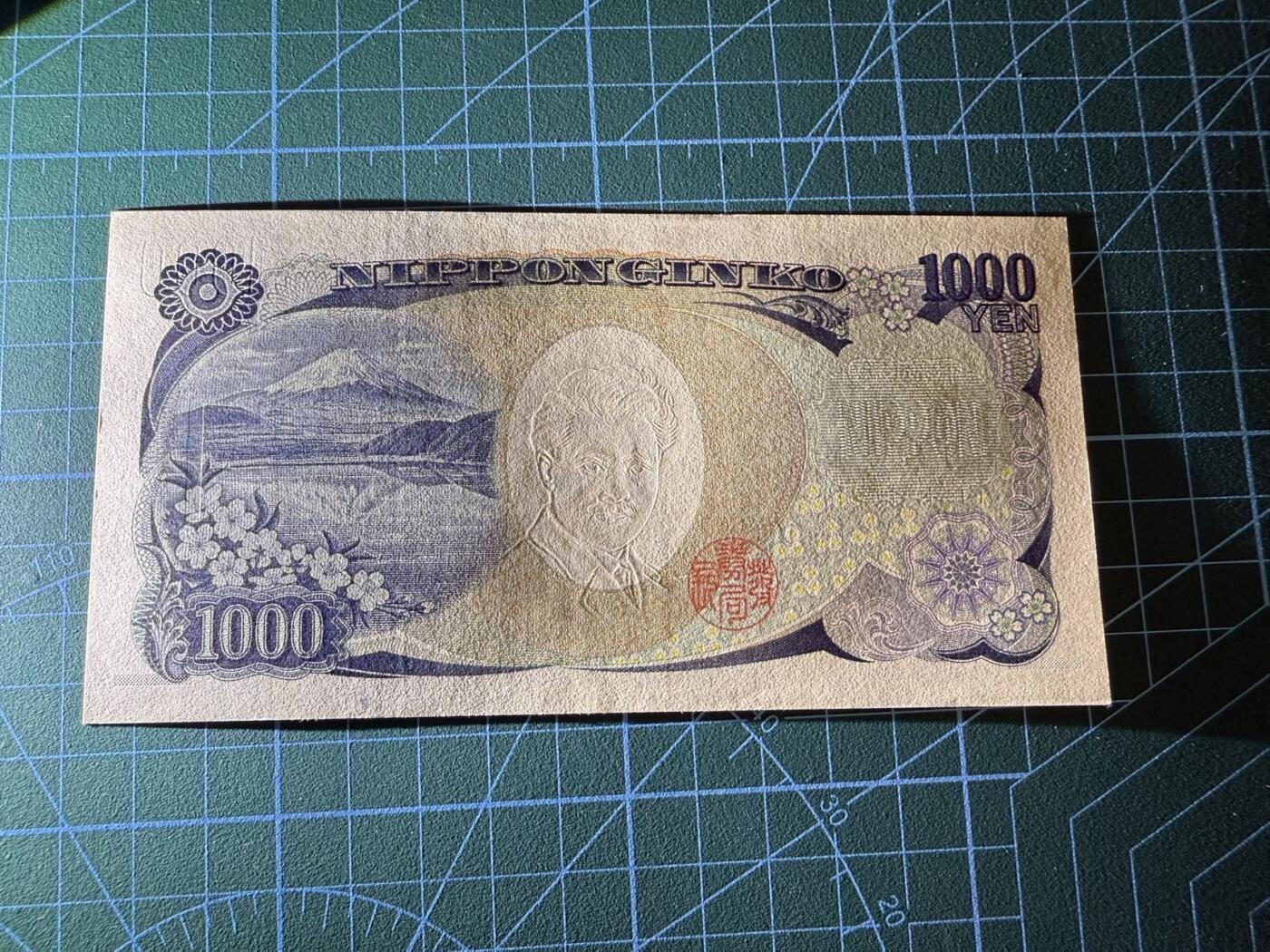 【炜奕收藏】，第四十一期 日本野口英世1000元，UNC-品相，蓝色单字轨，水印处有轻微压痕