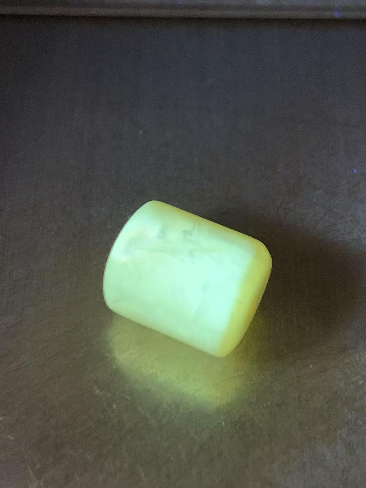 天然乌克兰原矿蜜蜡随形桶珠一颗！，