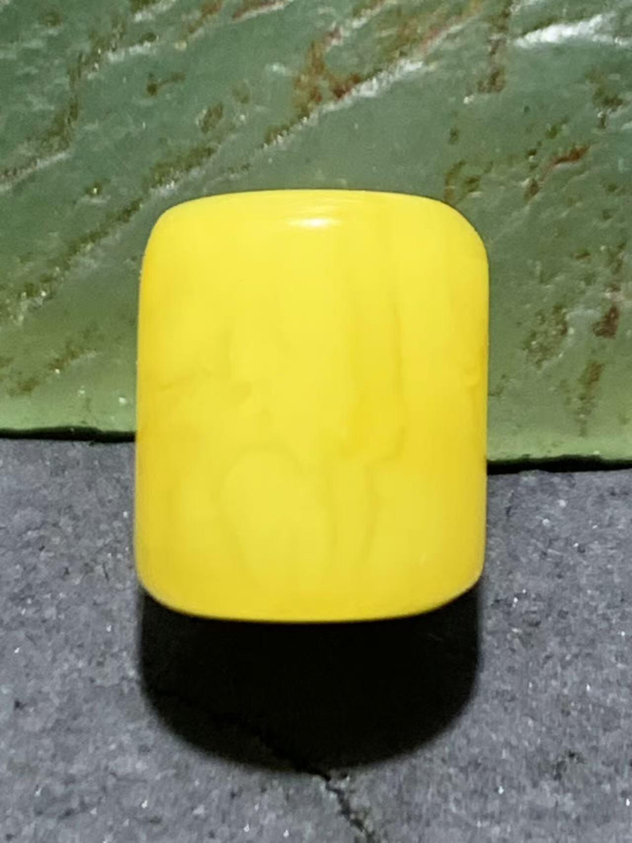 天然乌克兰原矿蜜蜡随形桶珠一颗！，