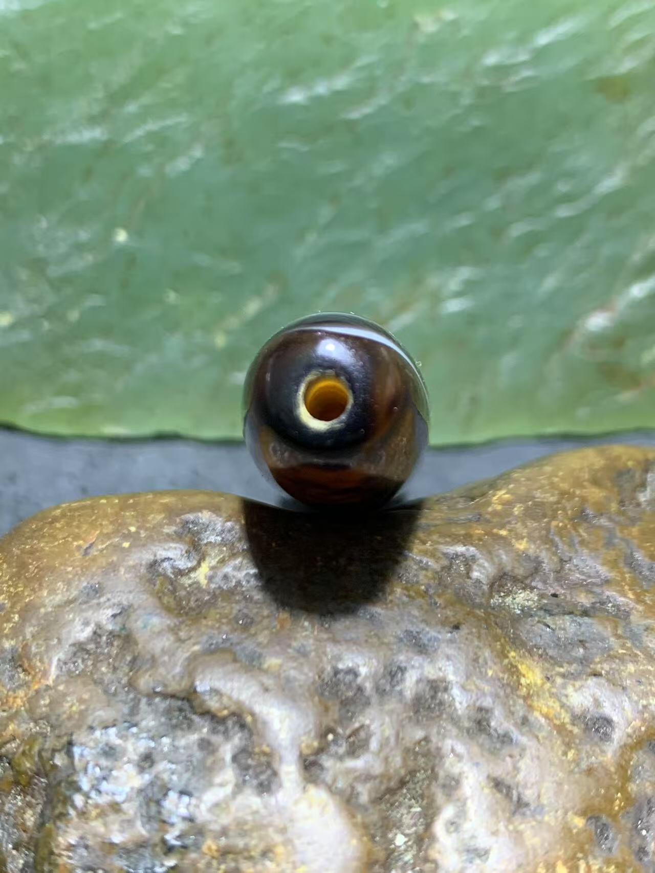 精美罕见象形无相佛药师玛瑙桶珠一个！