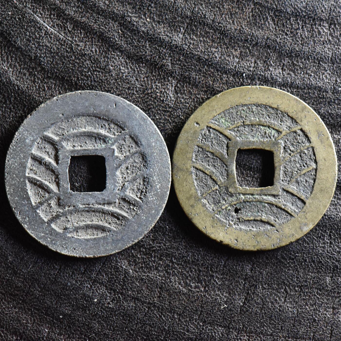 【良泉】第37期【直播场】9月4日晚19.30点开拍！ 160组，西方古代钱币、丝路金银铜件专场 【日本】宽永通宝水波纹，铜钱2枚，总重9.22克