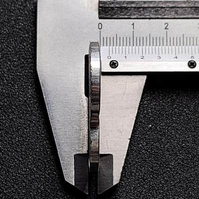 泉币菌-第90场-散币乐园场 纪念品 银色 爱心玫瑰 心形  直径如图 厚2.8mm 纪念章