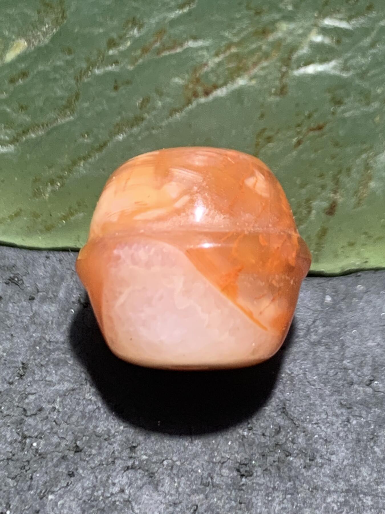 川料冰飘红白南红玛瑙铃铛珠一个，