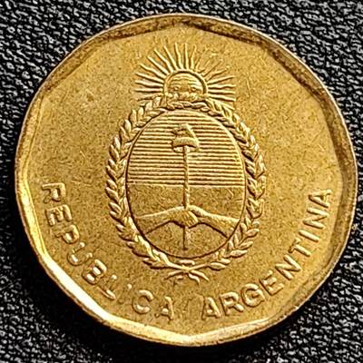 泉币菌-第90场-散币乐园场 1986年阿根廷 10比索黄铜币.太阳下的阿根廷握手. 21.5mm.