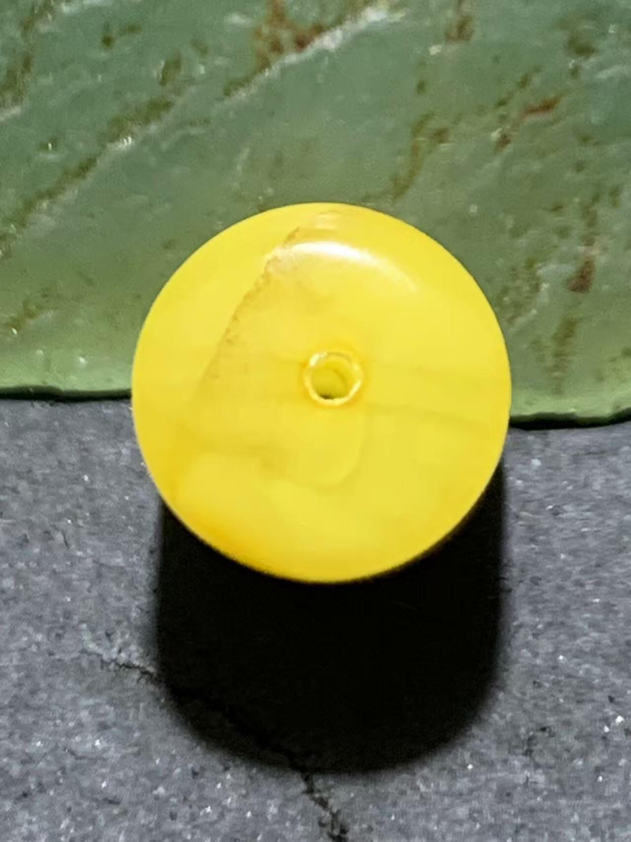 天然乌克兰原矿蜜蜡随形桶珠一颗！，