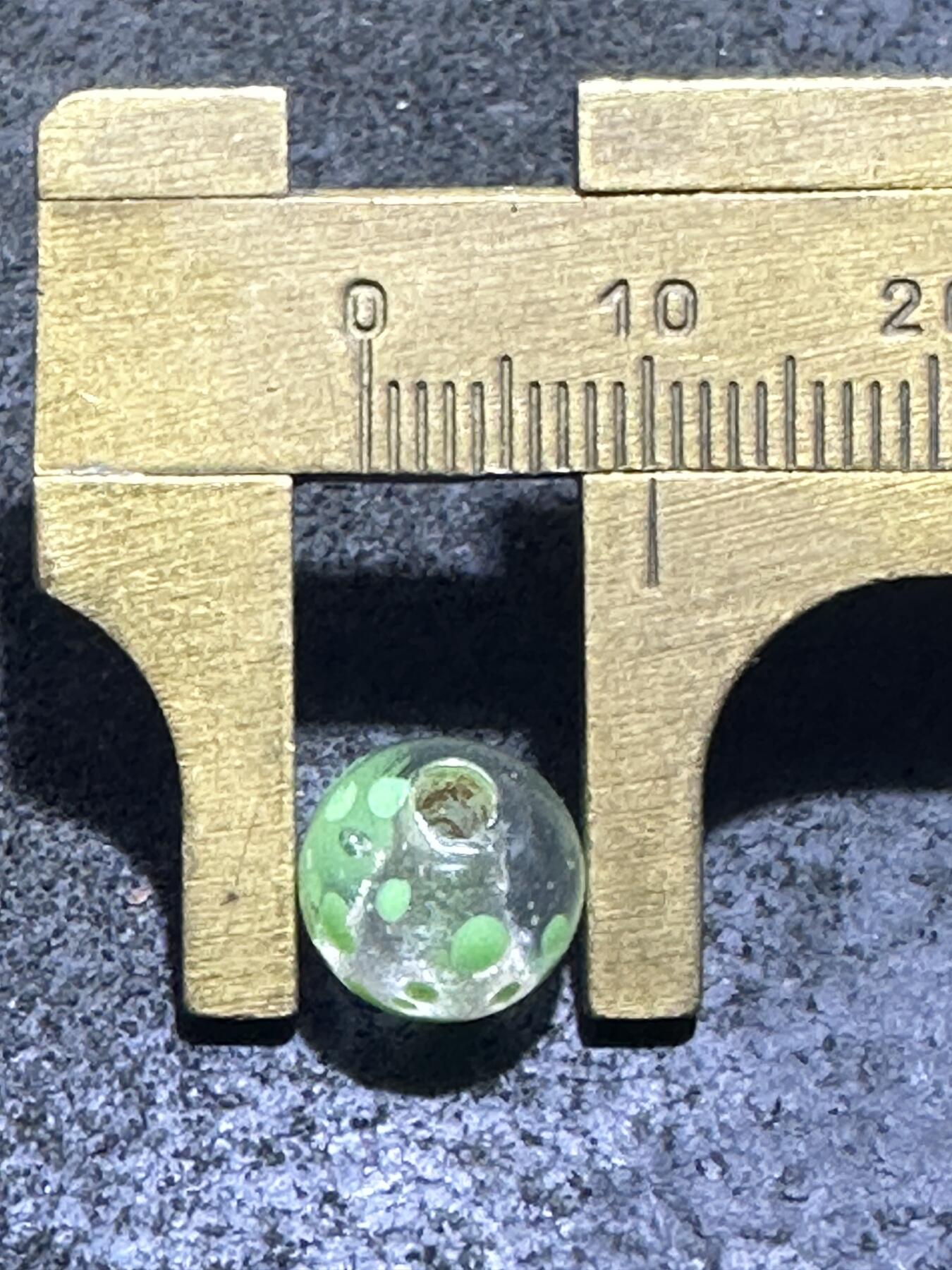 建国前后库存仿白水晶蘸花工艺琉璃苹果珠一颗