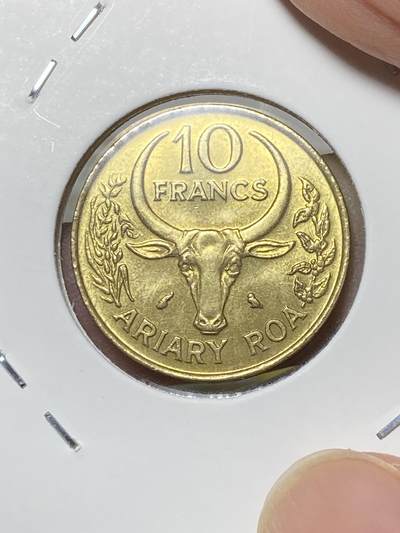 2025年第八十场(总第一百零六场）外国好品散币(免佣金) 原光好品–马达加斯加🇲🇬1989年10法郎(共和国时期第一套，关门年，丰饶角加猫头鹰标)