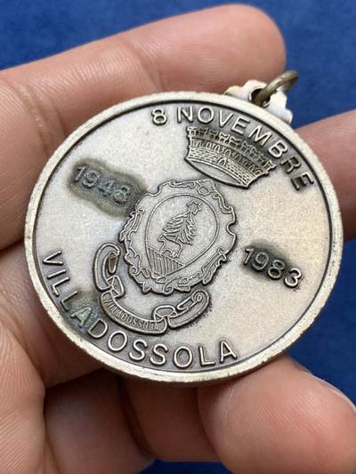 《竞宝斋》第409场 周日，周一，2场连拍 （全场包邮） 1943-1983游击队40周年纪念章 27克 40.6mm