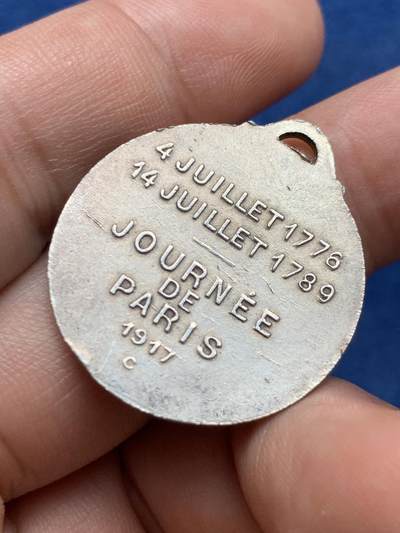 《竞宝斋》第409场 周日，周一，2场连拍 （全场包邮） 美法双头像纪念章 7.9克 27.9mm