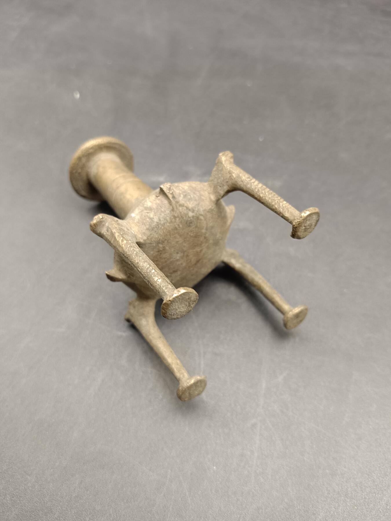 67期回流戒指饰品杂件纪念章丝路钱币专场 少数民族地区香插