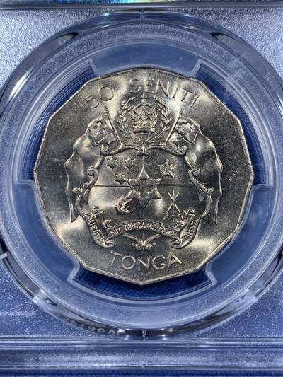 《竞宝斋》第409场 周日，周一，2场连拍 （全场包邮） PCGS MS65 汤加1974年多边形50分 发行量仅5万的流通币 拆卷评级冠军分 车轮光状态漂亮 收藏级
