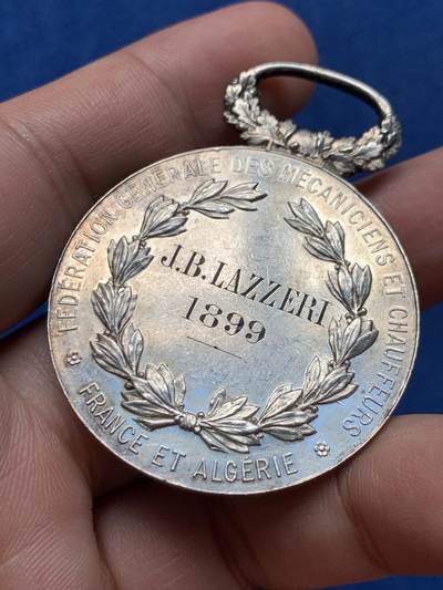 《竞宝斋》第409场 周日，周一，2场连拍 （全场包邮） 1899年法属阿尔及利亚机械师和驾驶员总联合会银质纪念章 26克 40.4*53.3mm
