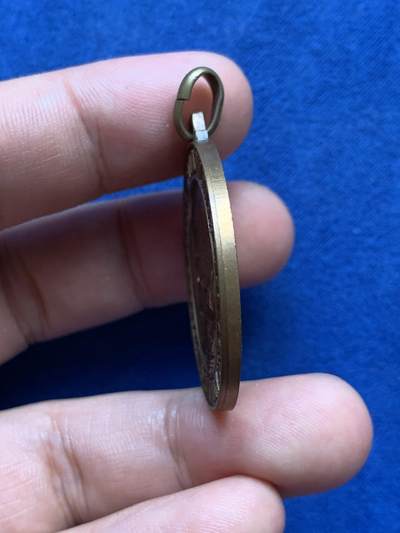 《竞宝斋》第409场 周日，周一，2场连拍 （全场包邮） 军事卫生纪念章 带吊环重约15.3克 34.9mm