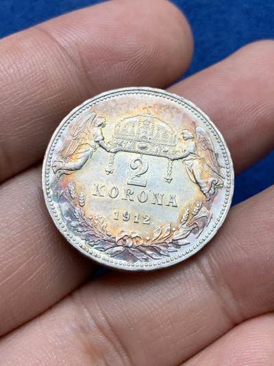 《竞宝斋》第409场 周日，周一，2场连拍 （全场包邮） 奥匈帝国1912年2克朗（匈牙利版），五彩包浆，打制清晰，背面双天使很好看的设计。带转光，AU-UNC之间品相