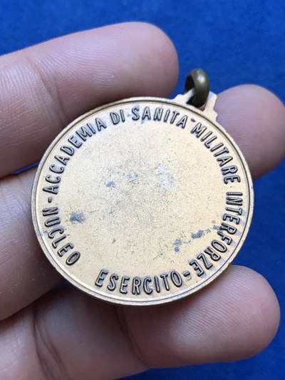 《竞宝斋》第409场 周日，周一，2场连拍 （全场包邮） 军事卫生纪念章 带吊环重约15.3克 34.9mm