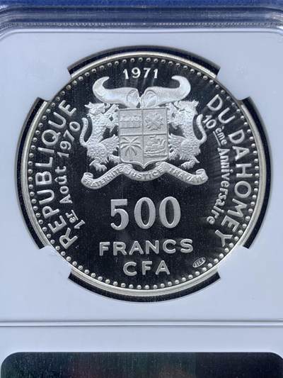 《竞宝斋》第409场 周日，周一，2场连拍 （全场包邮） NGC PF66UC 1971年达荷美（贝宁共和国）独立十周年维梅河土著女孩500法郎精制纪念银币（珍稀币种！限量550枚，999纯银，25.5克，币径40MM）