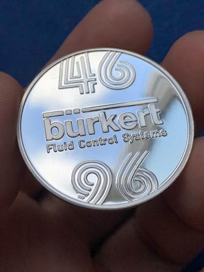 《竞宝斋》第409场 周日，周一，2场连拍 （全场包邮） Bürkert流体控制系统50周年纪念银章 999银 15.12克 35mm