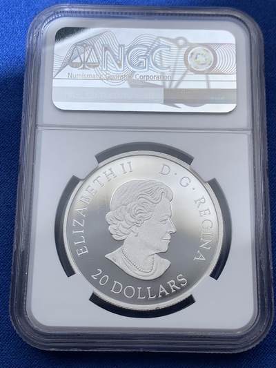 《竞宝斋》第409场 周日，周一，2场连拍 （全场包邮） 首期NGC PF69UC（2022年英加联合发行）女王登基70周年铂金禧年20加元精制纪念银币（999纯银，38MM币径，发行量5500枚）