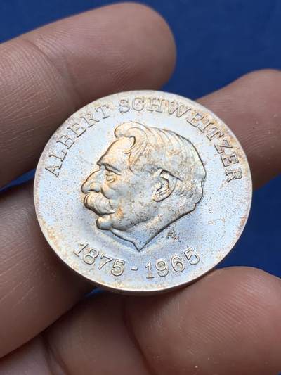 《竞宝斋》第409场 周日，周一，2场连拍 （全场包邮） 东德 民主德国 1975年 10马克 诺贝尔和平奖 史怀哲 纪念银币