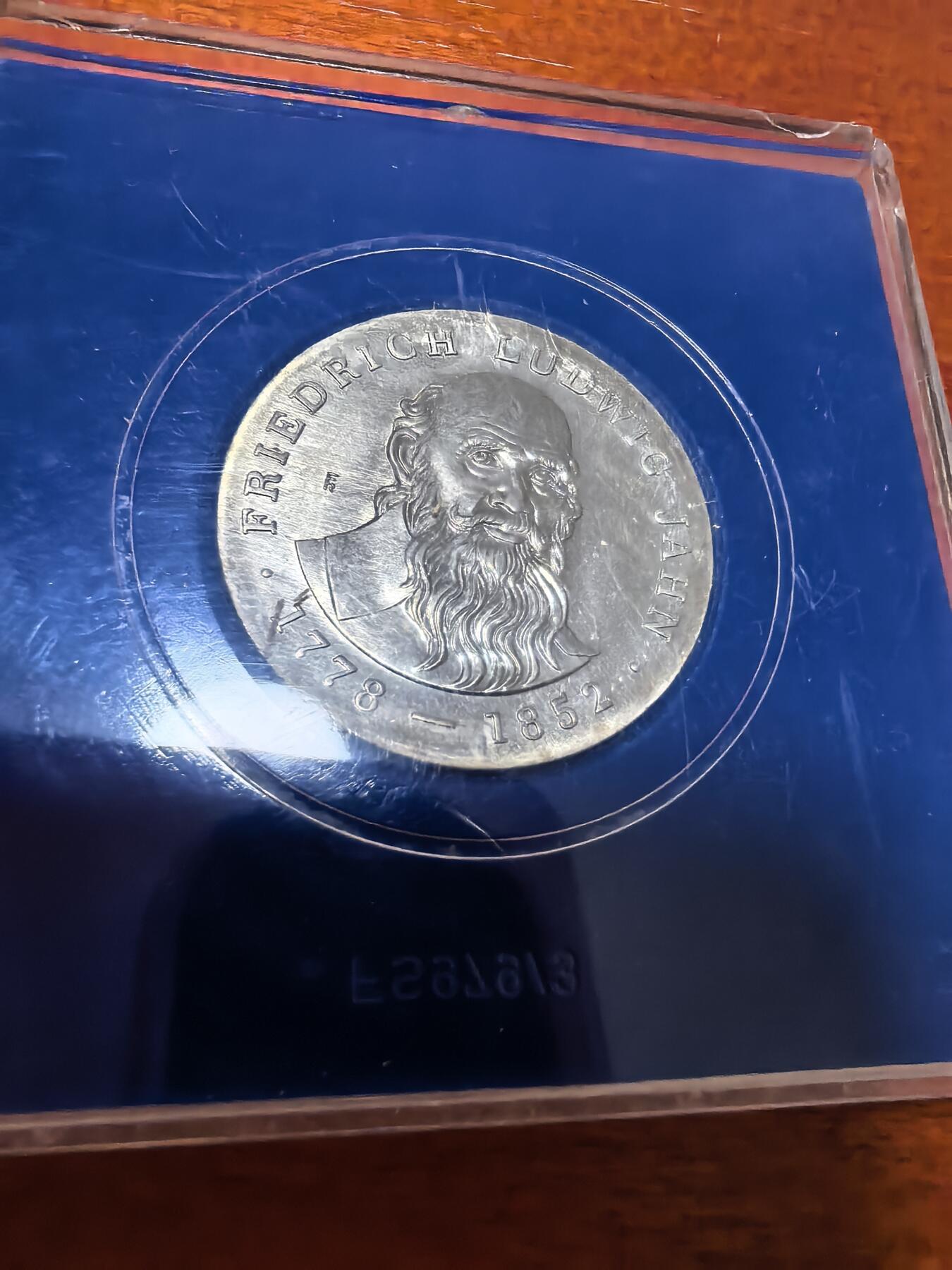 长老汇蛇年精选第三十七场拍卖 1977东德体操之父5马克铜镍币，原盒