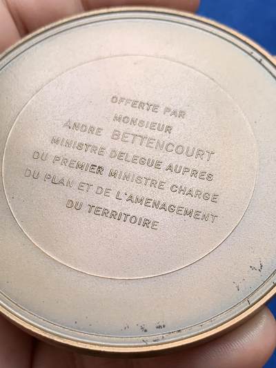 《竞宝斋》第409场 周日，周一，2场连拍 （全场包邮） 1969年法国自由女神大铜章 138.3克 68mm 丰饶角铜标 带盒
