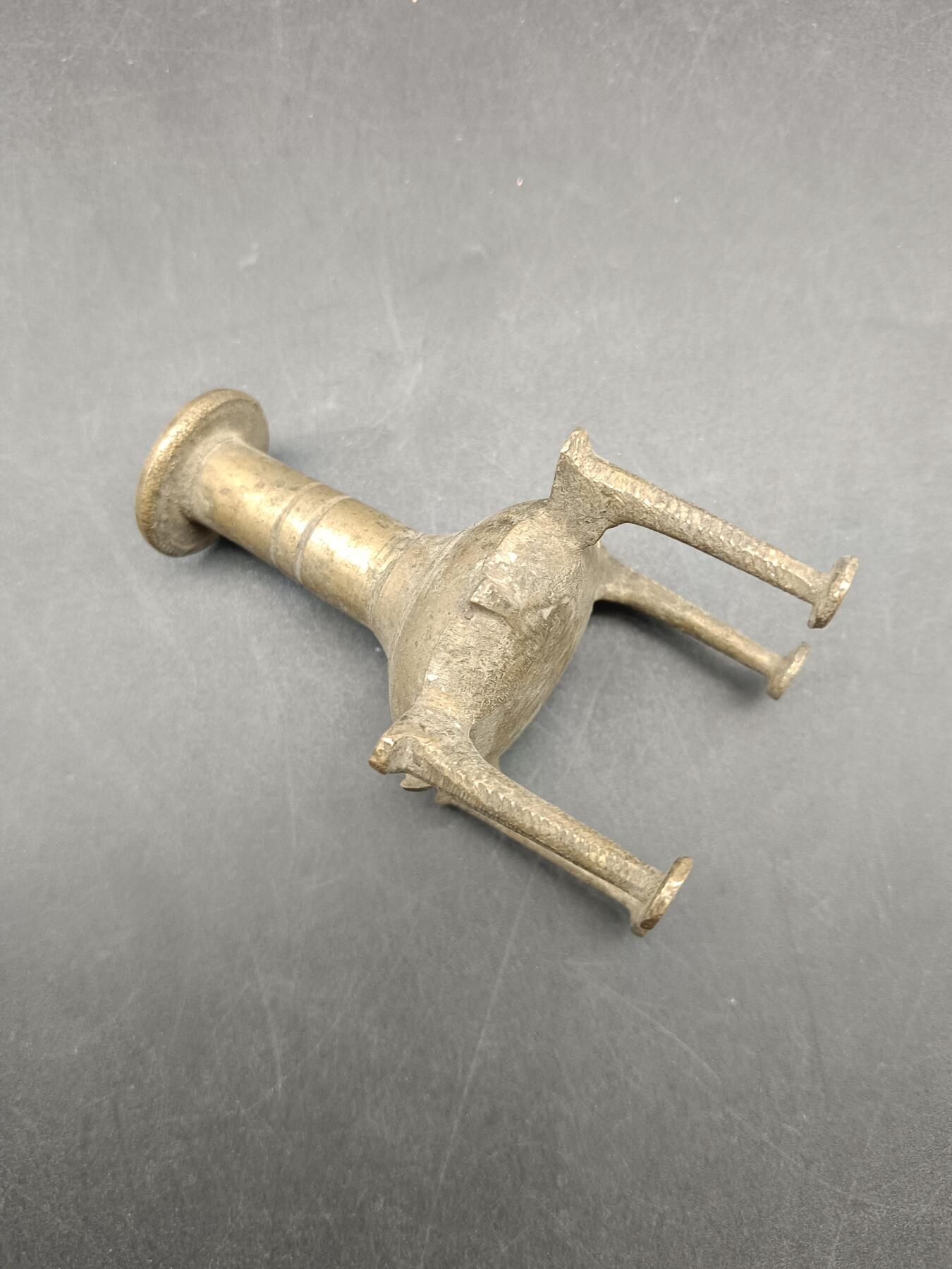 67期回流戒指饰品杂件纪念章丝路钱币专场 少数民族地区香插