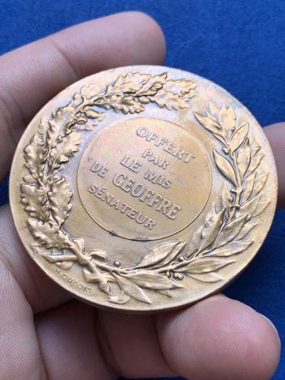 《竞宝斋》第409场 周日，周一，2场连拍 （全场包邮） 法国畜牧业协会纪念铜章 60.8克 50.2mm 丰饶角铜标 带盒